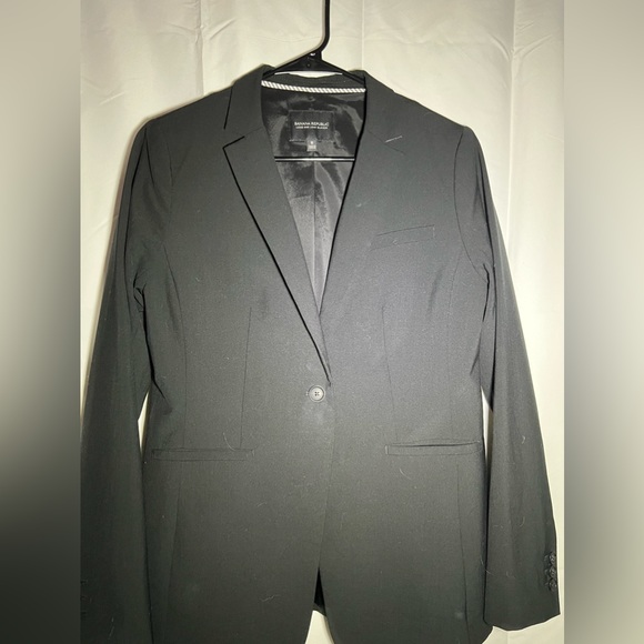Banana Republic Black Italian Wool Blazer - Only worn once - Picture 2 of 4